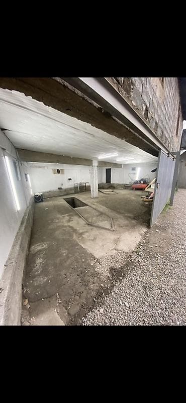 Сдаю помещение под склад магазин 2 этаж 140 кв м. Гараж 70 квм Второй at lalafo.kg Сдаю помещение под склад магазин 2 этаж 140 кв м. Гараж 70 квм Второй