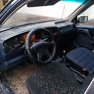 volkswagen cc: Volkswagen Vento: 1992 г., 1.8 л, Механика, Бензин, Седан — 3