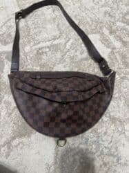 кошелек кожанный: Кожа,оригинал 
Сумка на пояс от LOUIS VUITON( LV)
Состояние хорошое — 1