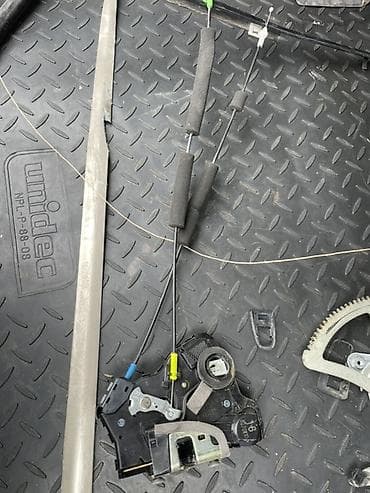 замки авто: Замок двери Toyota 2002 г., Б/у, Оригинал — 1