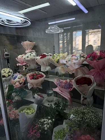 искусственный цветок: Требуется флорист на ночную смену . График 21:00/9:00 . Зарплата — 2