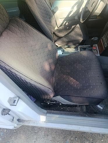 Унаа: Mercedes-Benz 190: 1991 г., 1.8 л, Кол менен иштөөчү, Бензин, Седан — 4