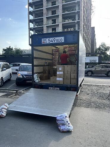Унаа: Буйрутма берүү Мерседес жүк ташуучу спринтер, Эмерек ташуу, Жүк ташуучу жумушчусу менен — 4