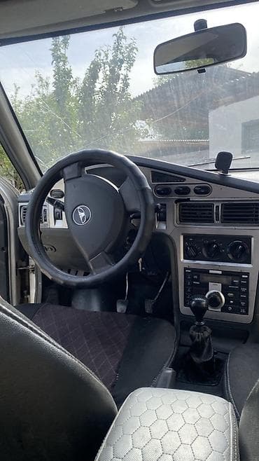 Chevrolet Nexia: 2012 г., 1.6 л, Механика, Бензин, Седан