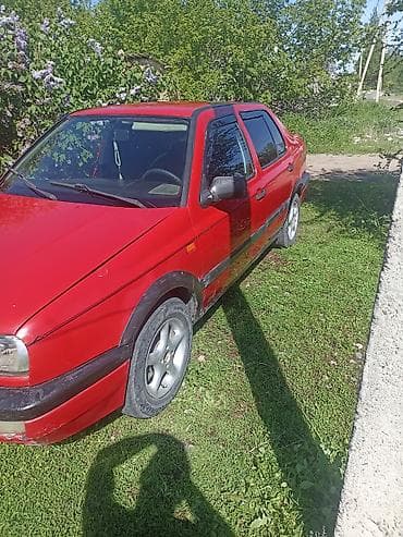 Volkswagen Vento: 1992 г., 1.8 л, Механика, Бензин, Седан