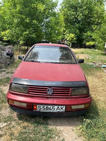 Транспорт: Volkswagen Vento: 1992 г., 1.8 л, Механика, Бензин, Седан — 1