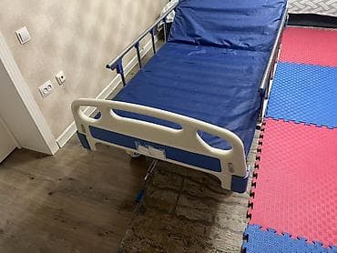 Медтовары: Функциональная медицинская кровать на колесах с механической — 3