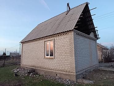 кызыл туу жер: Продаётся капитальный кирпичный дом .выше Канта 15 км (село — 3