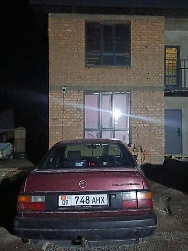Volkswagen Passat: 1990 г., 1.8 л, Механика, Бензин, Седан at lalafo.kg Volkswagen Passat: 1990 г., 1.8 л, Механика, Бензин, Седан
