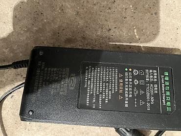 Детали салона: Зарядное устройство для аккумуляторов 24 В - Тип: умное зарядное — 7