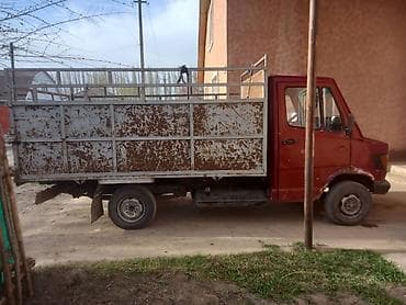 т2 транспортер: Грузовик, Mercedes-Benz — 3