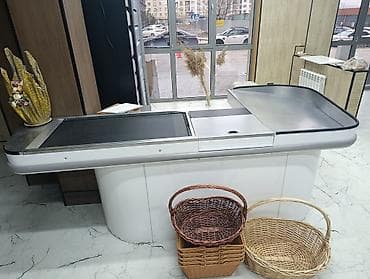 Манекены: Кассовый прилавок с транспортерной лентой для магазина - — 1