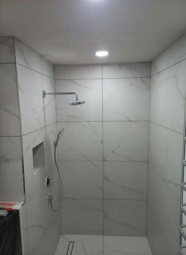 Подготовка стен для грунтовки, Резка плитки, Гидроизоляционные работы | Керамическая плитка, Керамогранитая плитка, Мозаичная плитка | Горизонтальная укладка, Раскладка в разбежку, Раскладка ковром Больше 6 лет опыта