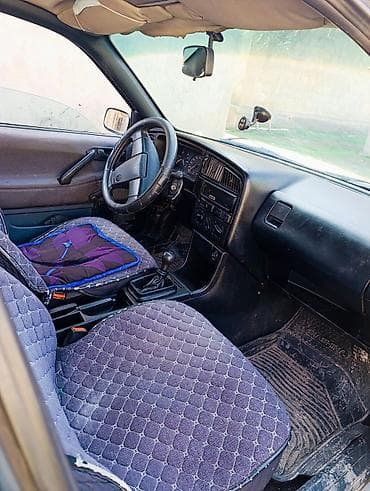 авто наклейка: Volkswagen Passat: 1988 г., 1.8 л, Механика, Бензин, Универсал — 5