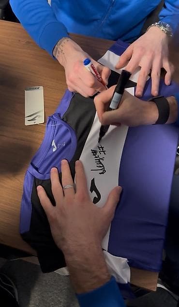 levis джинсы: Футбольная футболка Joma с автографами игроков Muras United (Manas — 5