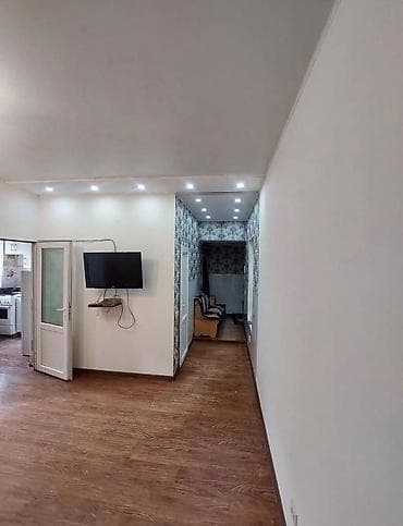 osh flat: 1 комната, 30 м², Дордой Плаза ТРЦ Хрущевка, 1 этаж, Косметический ремонт — 1