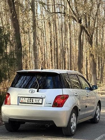 зеркало 211: Toyota Ist: 2003 г., 1.5 л, Автомат, Бензин, Хэтчбэк — 4