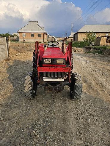 трактор с куном: Компактный колесный трактор (красный), универсальный для сельхозработ — 3