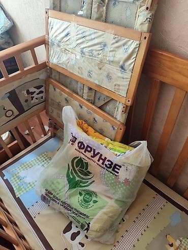 топчаны деревянные: Детская деревянная кроватка на колесиках. + стульчик для кормления в — 10