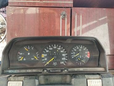 кровать подиум: Обшивка потолка Mercedes-Benz 1991 г. — 7