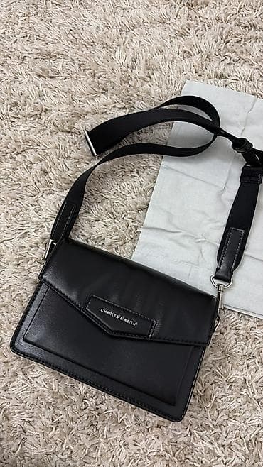 Продаю сумку от бренда Charles & Keith at lalafo.kg Продаю сумку от бренда Charles & Keith