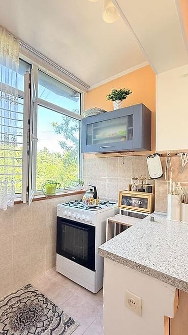 квартира 8 мкрн: 3 комнаты, 70 м², 105 серия, 4 этаж, Косметический ремонт — 6