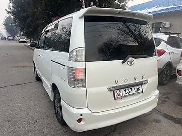 Toyota Voxy: 2005 г., 2 л, Автомат, Бензин, Минивэн