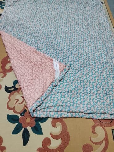 вода кулер: Напольный вентилятор с синими лопастями и защитной решёткой — 4