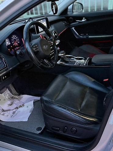 Kia Stinger: 2017 г., 2 л, Автомат, Бензин, Лифтбек — 9
