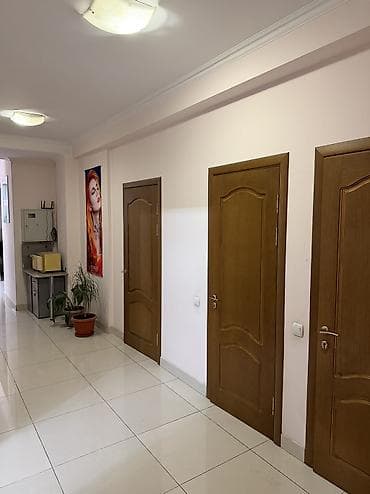5мкр: Аренда офисов, 145 м², В жилом комплексе, С оборудованием, С отдельной кухней, С отдельным входом — 9