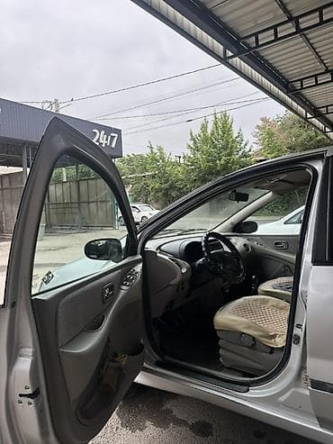 terrano 2: Nissan Tino: 2002 г., 1.8 л, Механика, Бензин, Хэтчбэк — 6