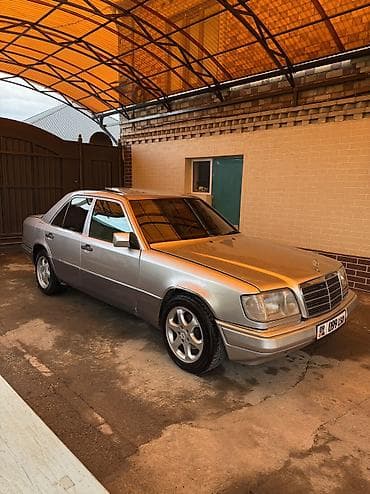 тез арада: Mercedes-Benz W124: 1993 г., 2.2 л, Кол менен иштөөчү, Бензин, Седан — 2