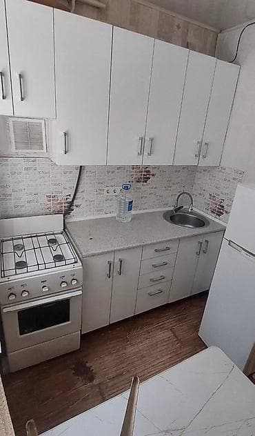 180: 1 комната, 30 м², Хрущевка, 1 этаж — 4