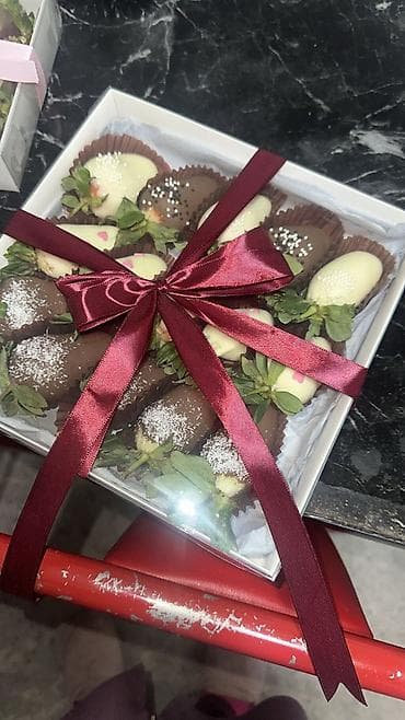 Кондитерские изделия, сладости: Клубника в шоколаде, по самой низкойщ цене по городу. Сочная клубника — 4