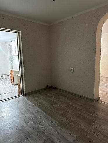 Продается пол дома барачного типа по адресу: город Бишкек улица — 5