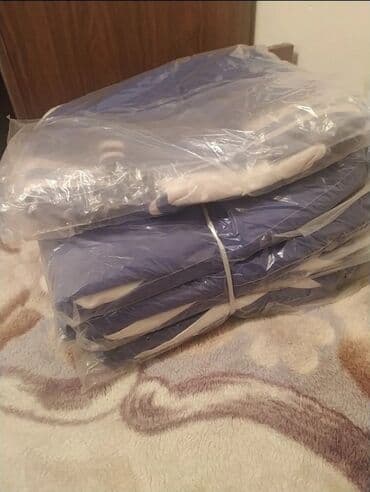 стильная одежда больших размеров для женщин: Бомбер (varsity jacket) с капюшоном, цвет синий/белый - Лейбл — 3