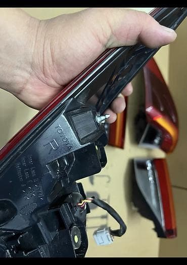 Комплект стоп-сигналов Toyota 2020 г., Б/у, Оригинал — 3