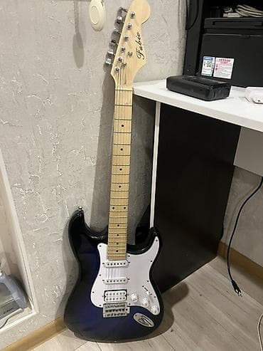 Электрогитара Fabiio в страт‑стиле + комплект аксессуаров