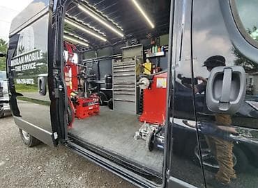 машиный: Мобильный Выездной шиномонтаж вулканизация и помощь на дороге — 1