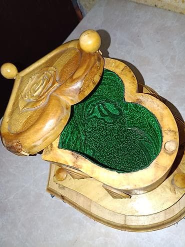 сердечка шкатулка: Деревянная шкатулка ручной работы в форме сердца. - Материал — 2