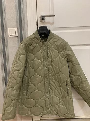 Легкая куртка Mango хаки цвета, коллекция 2023 года. Размер М. В