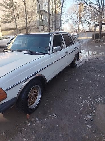 машину тайота: Mercedes-Benz W123: 1980 г., 2.3 л, Механика, Дизель, Седан — 4