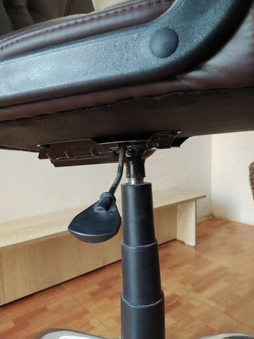 офисная мебель кресло: Офисное кресло, С колесиками, цвет - Коричневый, Экокожа — 7