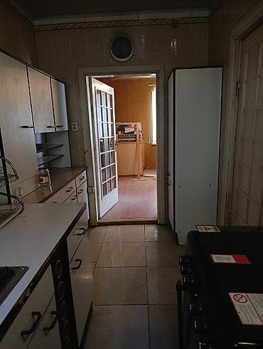 санузла: Сдается дом: 2 спальные комнаты, 2 гостиные, кухня, санузел — 4
