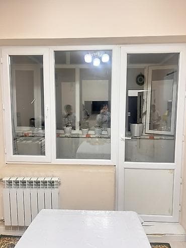 Пластиковый оконно-дверной блок ПВХ для выхода на балкон/лоджию