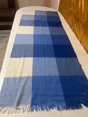 Киреге берилүүчү кийимдер: Шарф-палантин в клетку - Цветовая гамма: сине-голубые и молочно-белые — 2