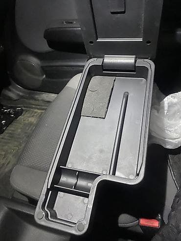 аксессуары хонда фит: Подлокотник Honda, цвет - Черный, Новый, Самовывоз — 5