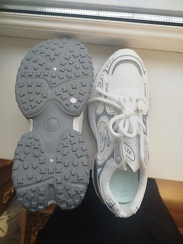 foot patch: 42-размер. Толстая подошва которая увеличивает рост при ношении на 3-5 — 2