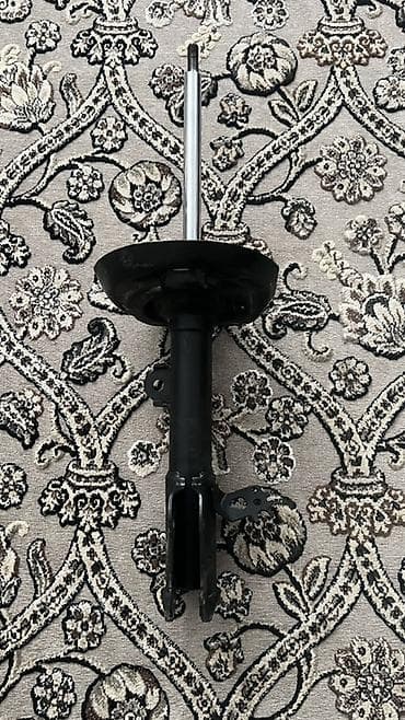 Передний амортизатор Toyota 2025 г., Б/у, Оригинал, Япония