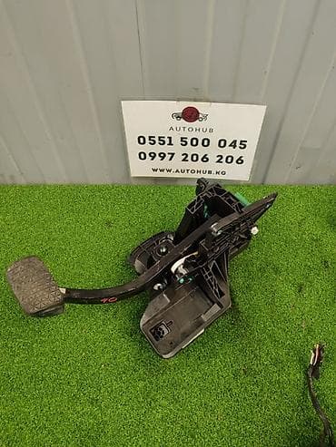 chevrolet comaro: Педаль Chevrolet Malibu 1 2017 (б/у) КУЗОВНЫЕ ДЕТАЛИ - #капот — 1